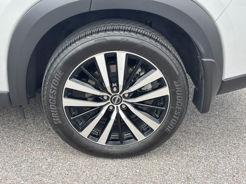 Nissan Pathfinder Vehicle Full-screen Gallery Image 11