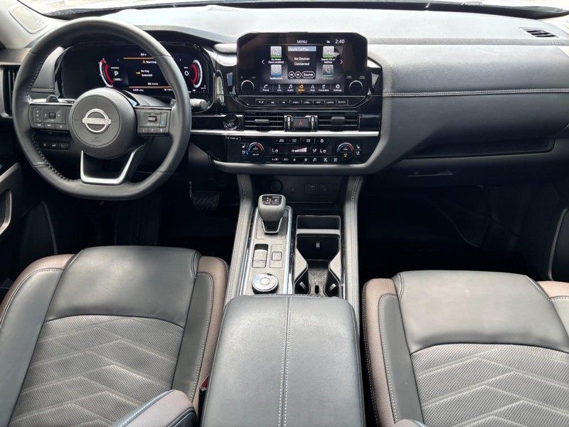 Nissan Pathfinder Vehicle Full-screen Gallery Image 15