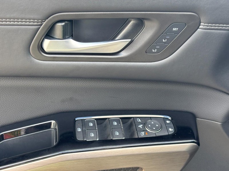 Nissan Pathfinder Vehicle Full-screen Gallery Image 19