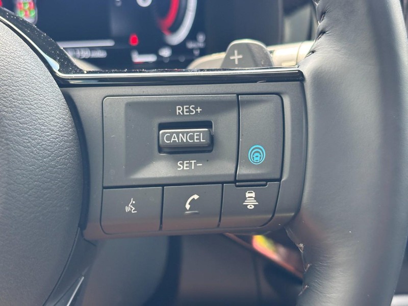 Nissan Pathfinder Vehicle Full-screen Gallery Image 21