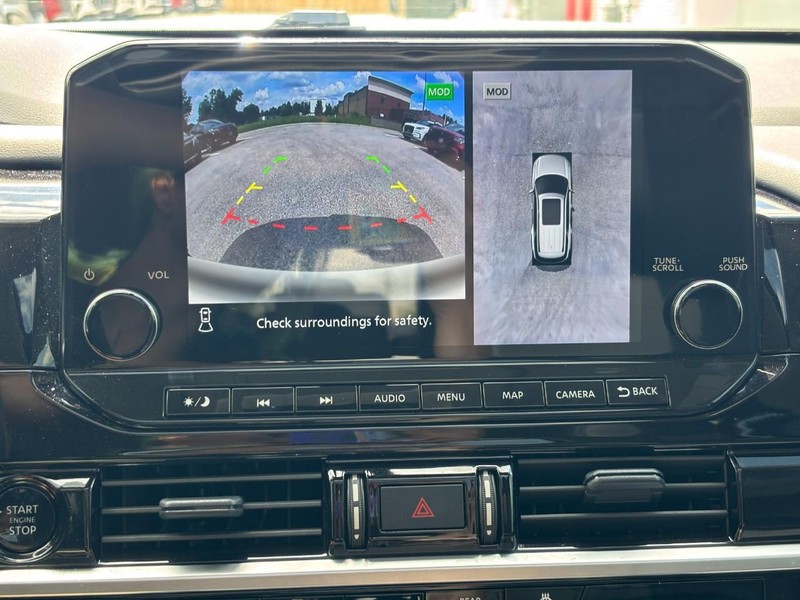 Nissan Pathfinder Vehicle Full-screen Gallery Image 25