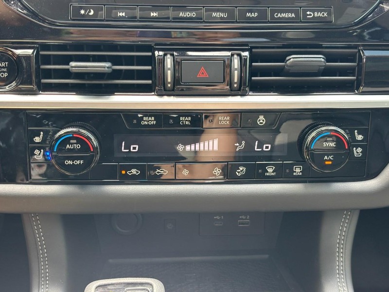 Nissan Pathfinder Vehicle Full-screen Gallery Image 26