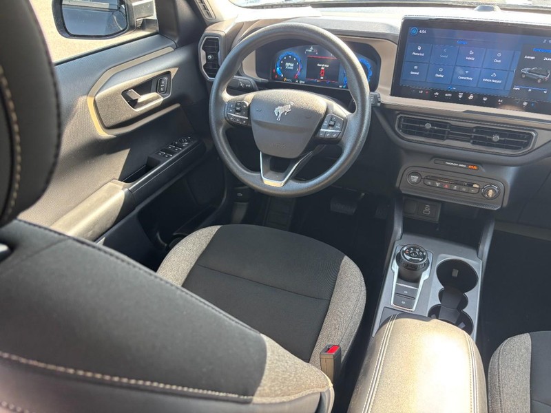 Ford Bronco Sport Vehicle Full-screen Gallery Image 13