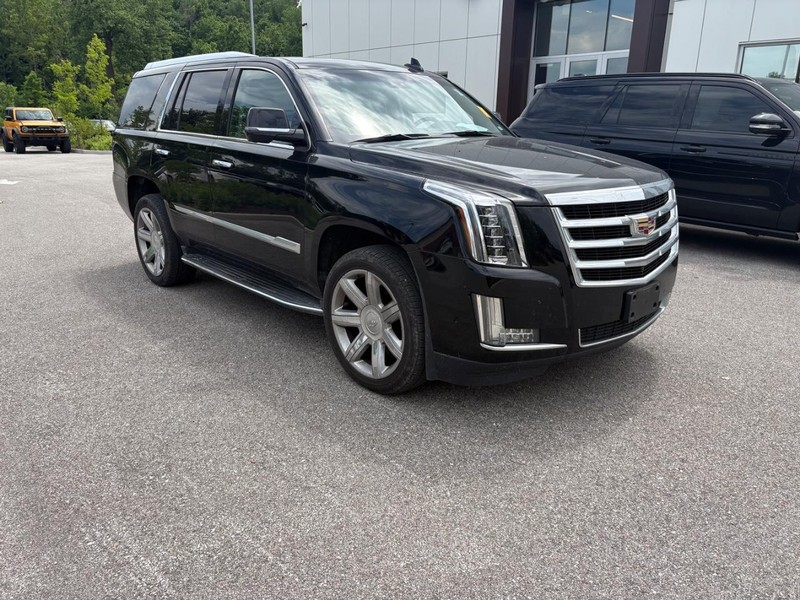 Cadillac Escalade Vehicle Full-screen Gallery Image 04