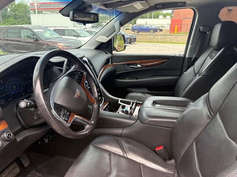 Cadillac Escalade Vehicle Full-screen Gallery Image 06