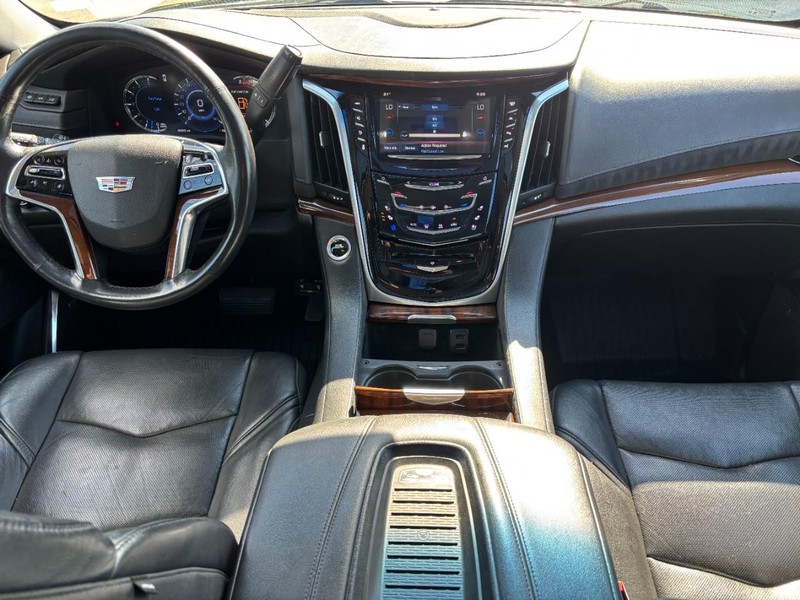Cadillac Escalade Vehicle Full-screen Gallery Image 15