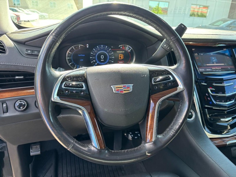 Cadillac Escalade Vehicle Full-screen Gallery Image 19