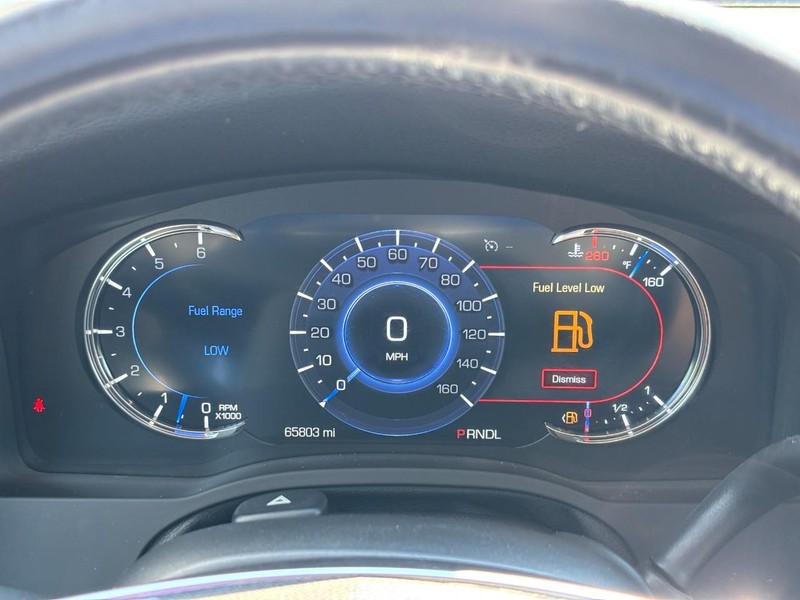 Cadillac Escalade Vehicle Full-screen Gallery Image 21