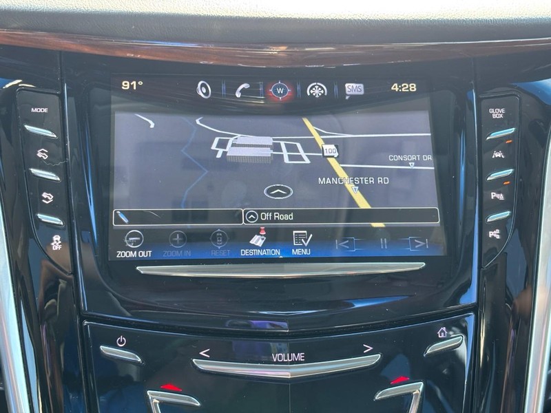 Cadillac Escalade Vehicle Full-screen Gallery Image 23