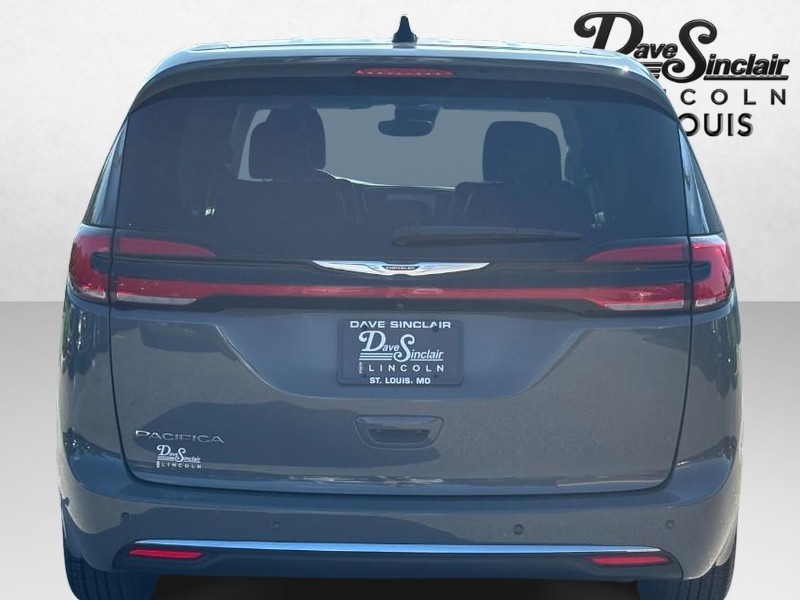 Chrysler Pacifica Vehicle Full-screen Gallery Image 04