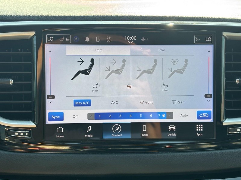 Chrysler Pacifica Vehicle Full-screen Gallery Image 22