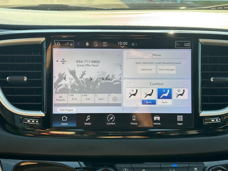 Chrysler Pacifica Vehicle Full-screen Gallery Image 23
