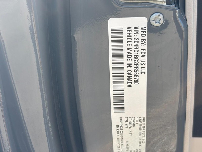Chrysler Pacifica Vehicle Full-screen Gallery Image 26