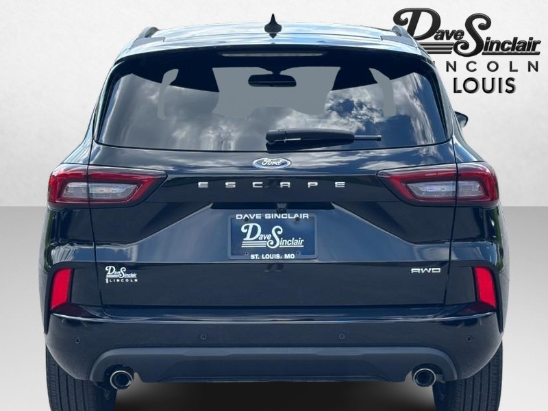 Ford Escape Vehicle Full-screen Gallery Image 04