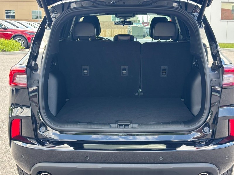 Ford Escape Vehicle Full-screen Gallery Image 10