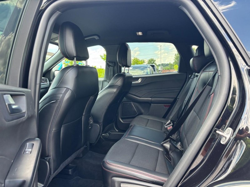 Ford Escape Vehicle Full-screen Gallery Image 12