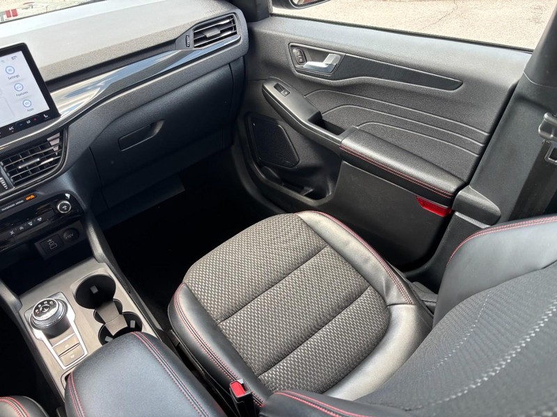 Ford Escape Vehicle Full-screen Gallery Image 15