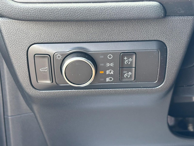Ford Escape Vehicle Full-screen Gallery Image 19