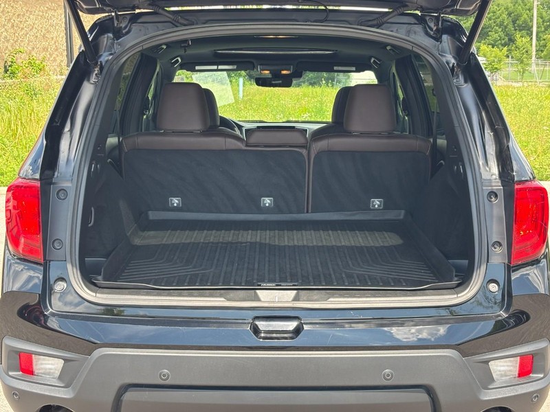 Honda Passport Vehicle Full-screen Gallery Image 10