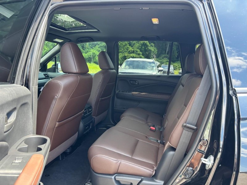 Honda Passport Vehicle Full-screen Gallery Image 11