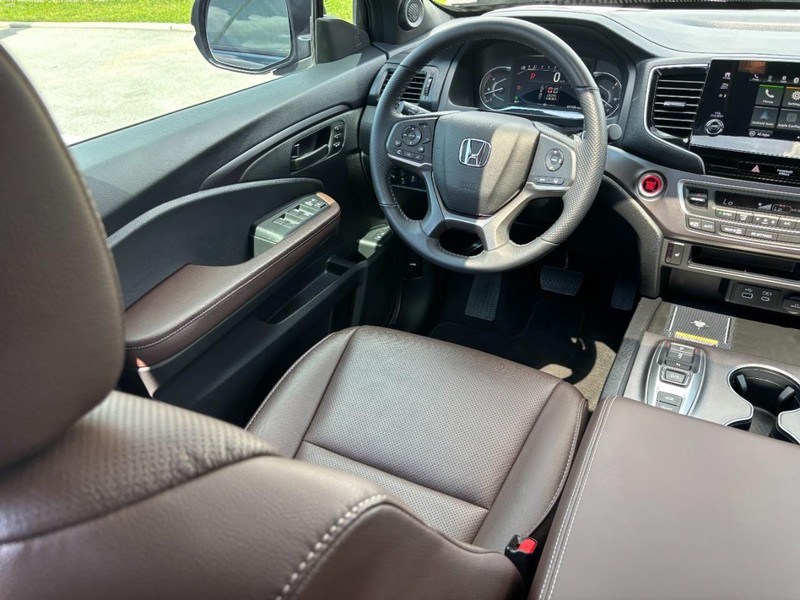 Honda Passport Vehicle Full-screen Gallery Image 12