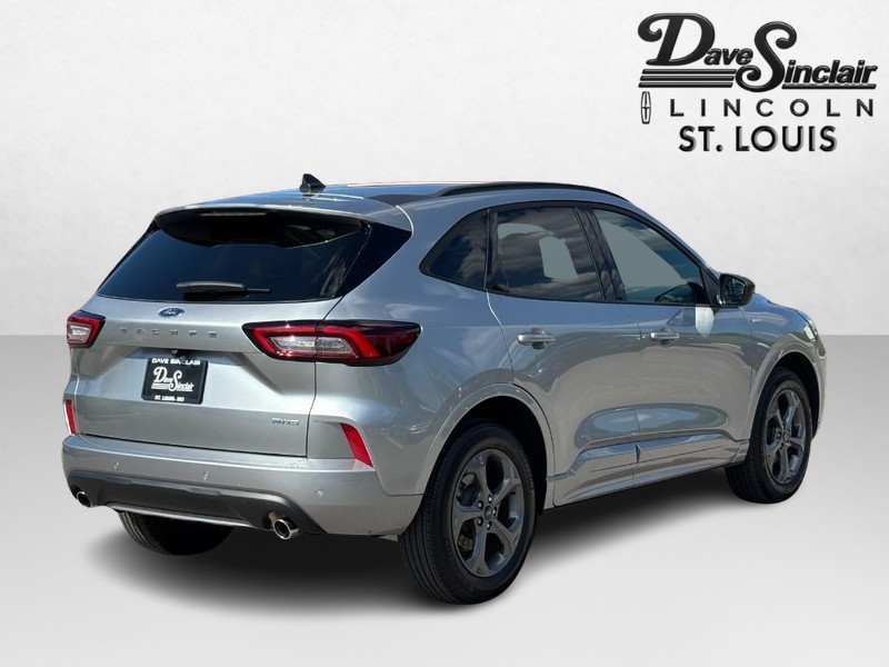 Ford Escape Vehicle Full-screen Gallery Image 03