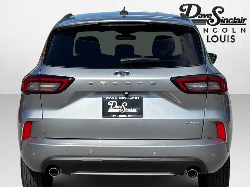 Ford Escape Vehicle Full-screen Gallery Image 04