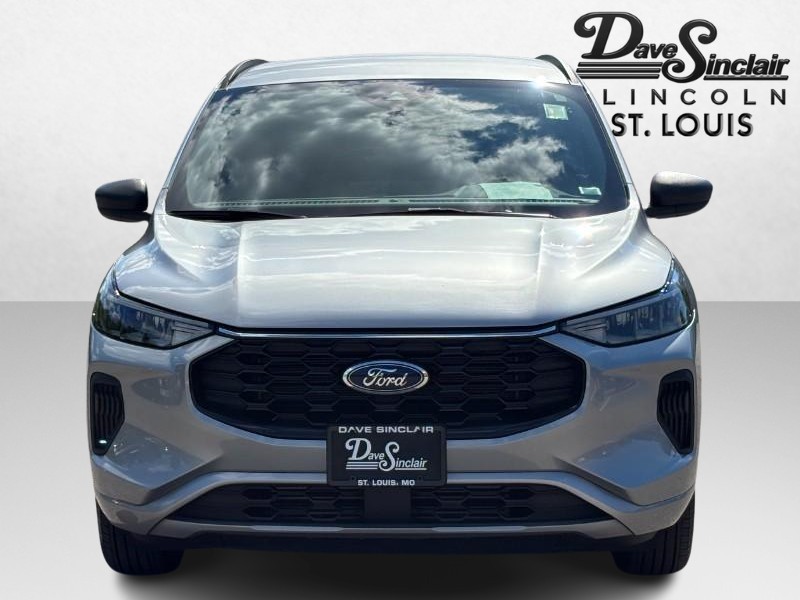 Ford Escape Vehicle Full-screen Gallery Image 09