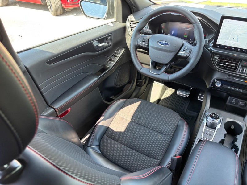 Ford Escape Vehicle Full-screen Gallery Image 13