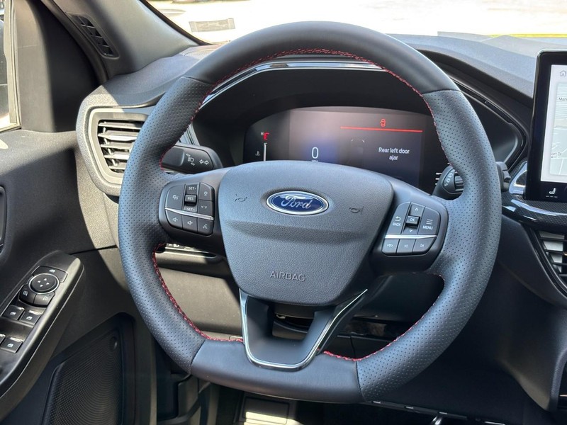 Ford Escape Vehicle Full-screen Gallery Image 16