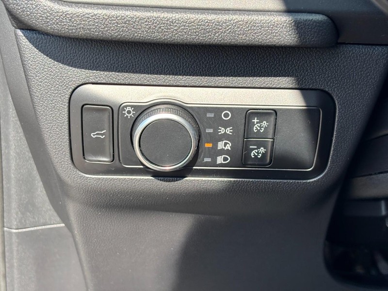 Ford Escape Vehicle Full-screen Gallery Image 19