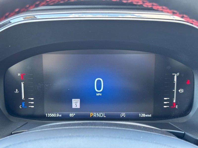 Ford Escape Vehicle Full-screen Gallery Image 20