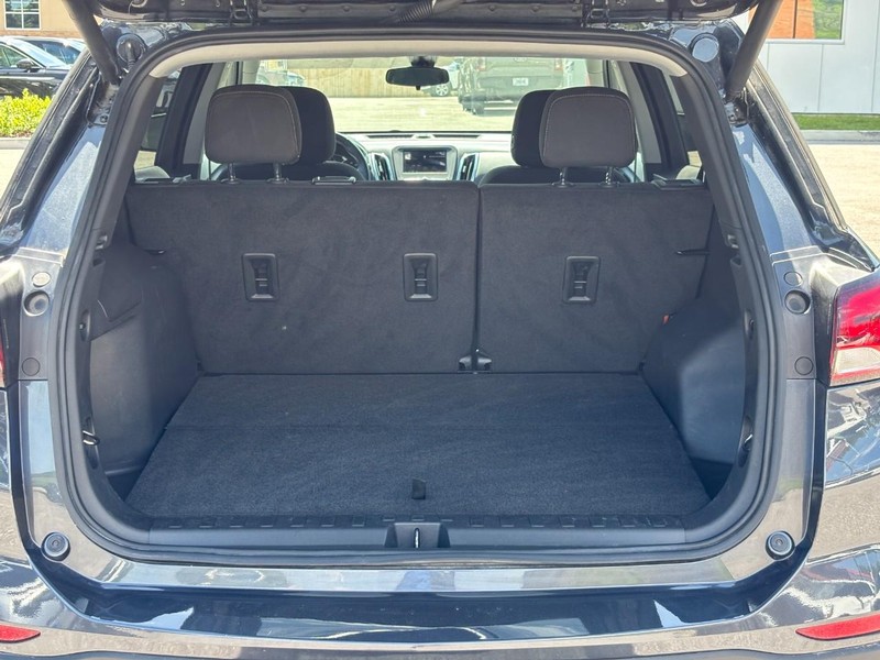Chevrolet Equinox Vehicle Full-screen Gallery Image 10