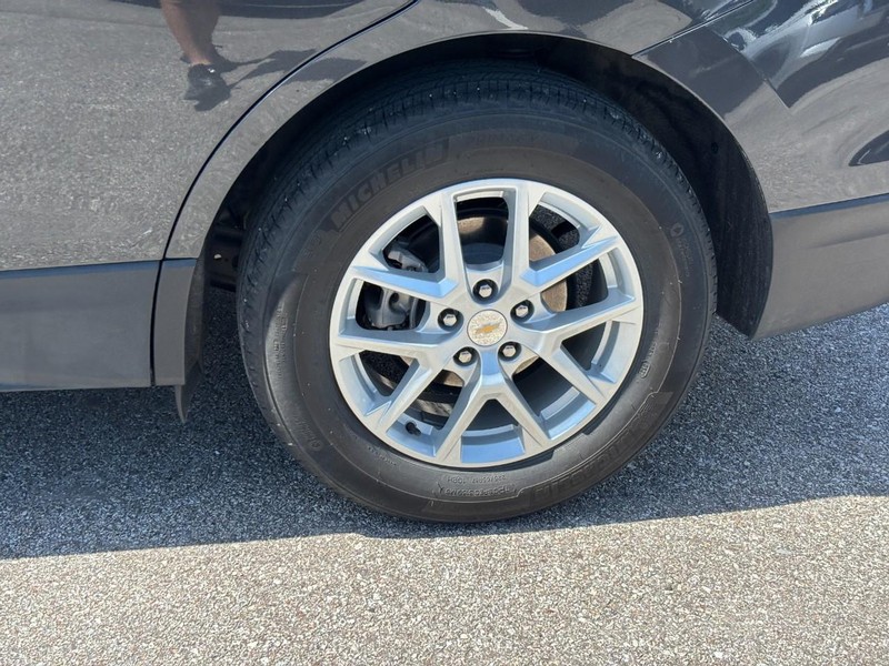 Chevrolet Equinox Vehicle Full-screen Gallery Image 11