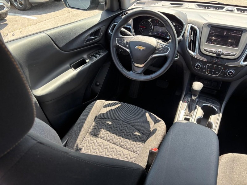 Chevrolet Equinox Vehicle Full-screen Gallery Image 13