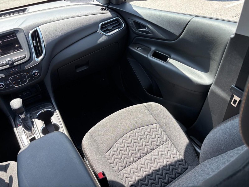 Chevrolet Equinox Vehicle Full-screen Gallery Image 15