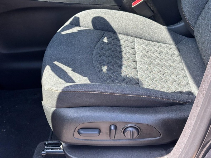 Chevrolet Equinox Vehicle Full-screen Gallery Image 17