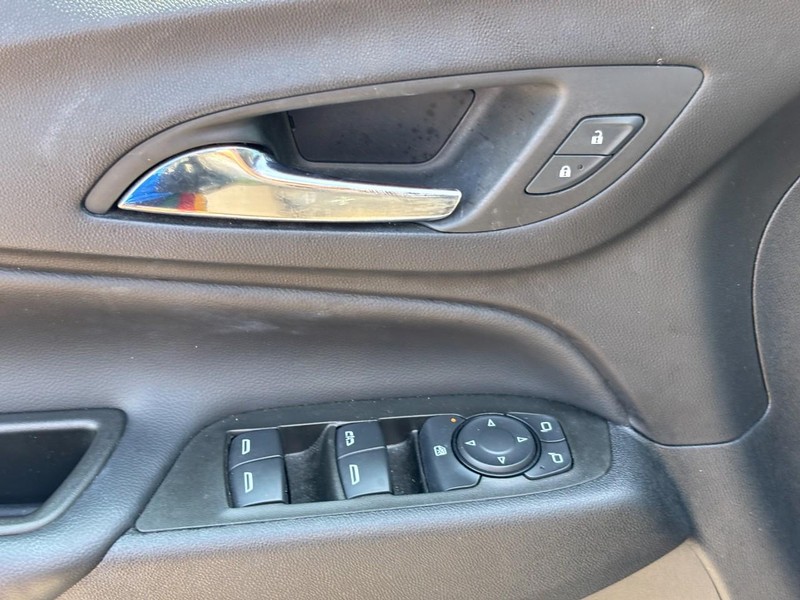Chevrolet Equinox Vehicle Full-screen Gallery Image 18