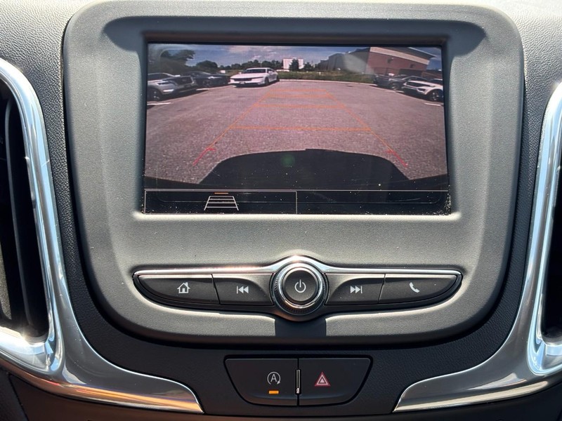 Chevrolet Equinox Vehicle Full-screen Gallery Image 21