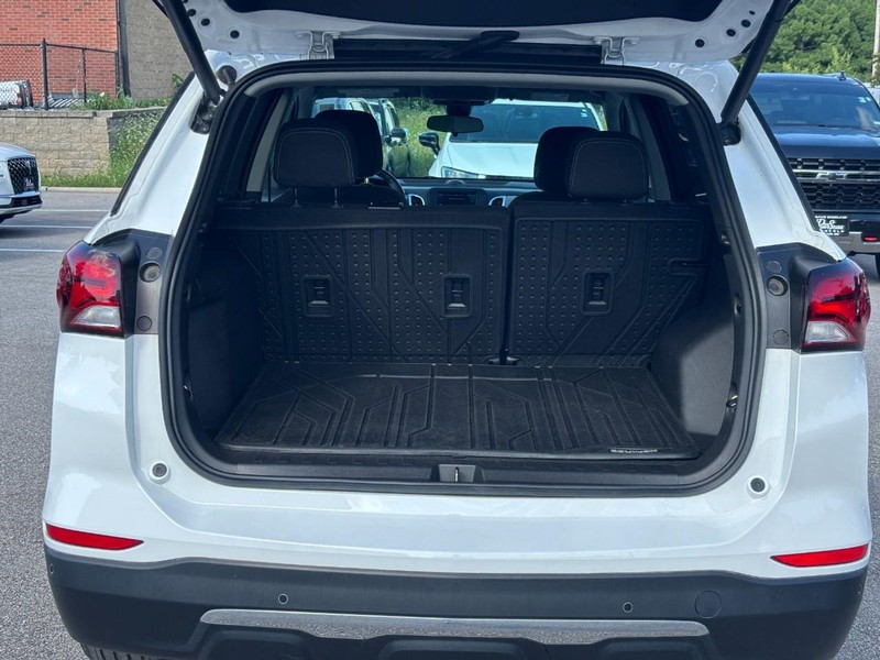 Chevrolet Equinox Vehicle Full-screen Gallery Image 10