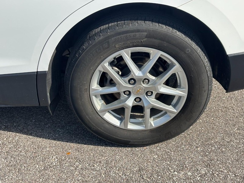Chevrolet Equinox Vehicle Full-screen Gallery Image 11
