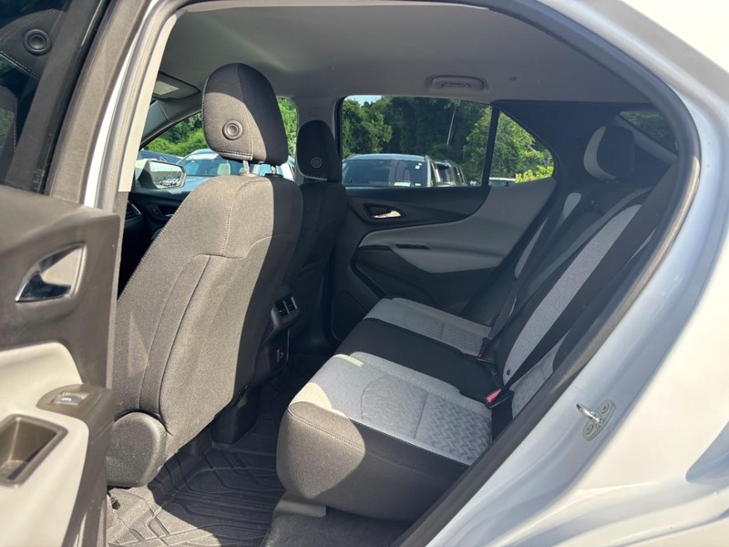 Chevrolet Equinox Vehicle Full-screen Gallery Image 12