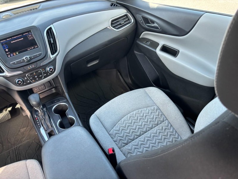 Chevrolet Equinox Vehicle Full-screen Gallery Image 15
