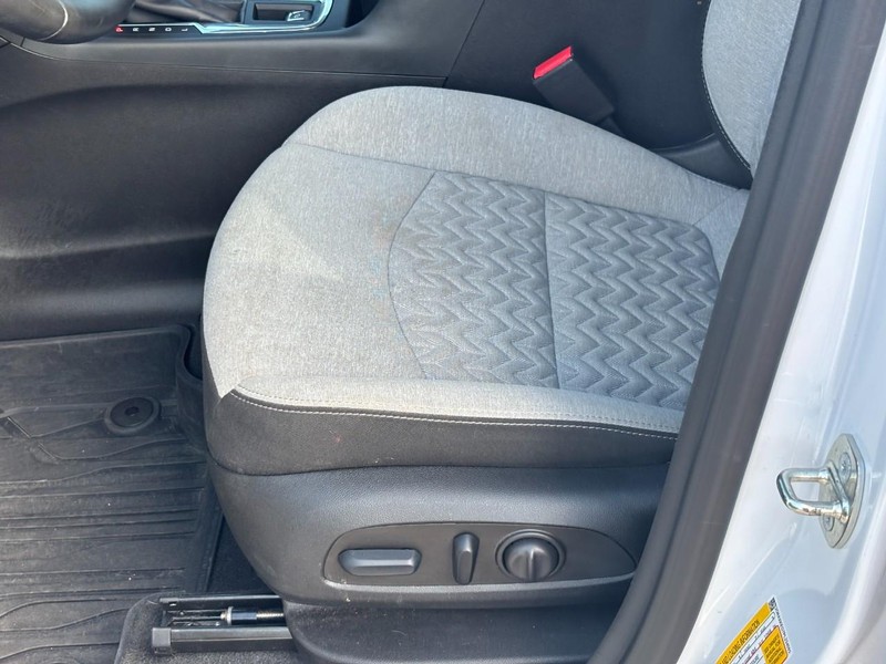 Chevrolet Equinox Vehicle Full-screen Gallery Image 16