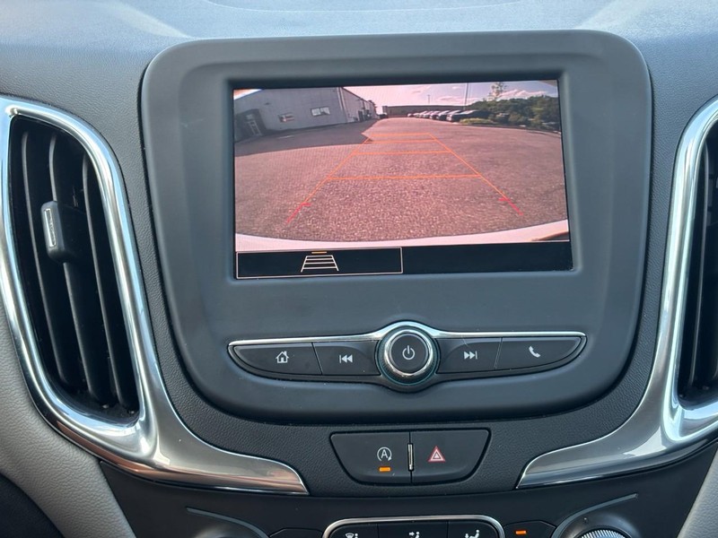 Chevrolet Equinox Vehicle Full-screen Gallery Image 22