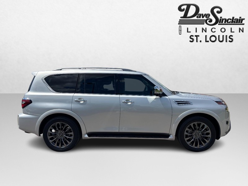 Nissan Armada Vehicle Full-screen Gallery Image 04