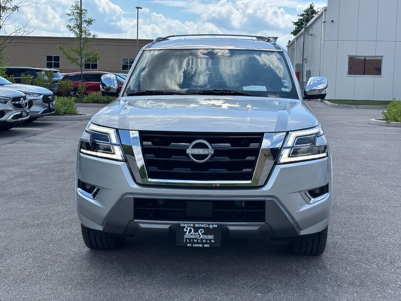 Nissan Armada Vehicle Full-screen Gallery Image 11