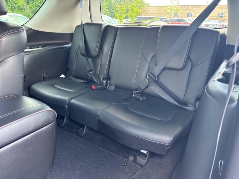 Nissan Armada Vehicle Full-screen Gallery Image 14