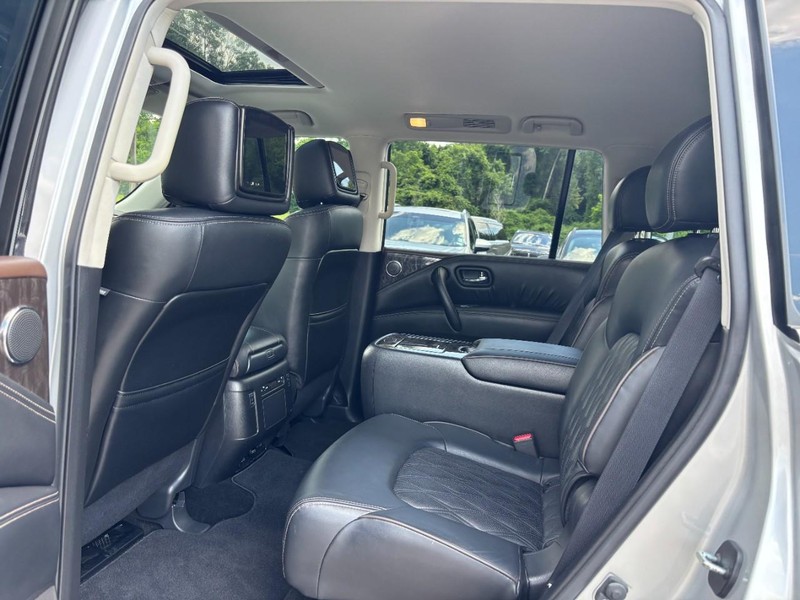 Nissan Armada Vehicle Full-screen Gallery Image 15