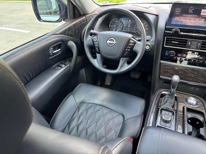 Nissan Armada Vehicle Full-screen Gallery Image 16